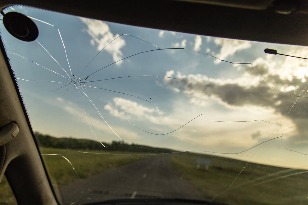 can-you-drive-with-a-cracked-windshield-protech